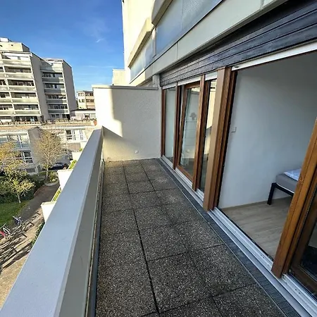 Nice, Big And With 2 Balconies 公寓