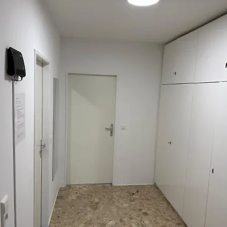 Nice, Big And With 2 Balconies דירה קרלסרוהה