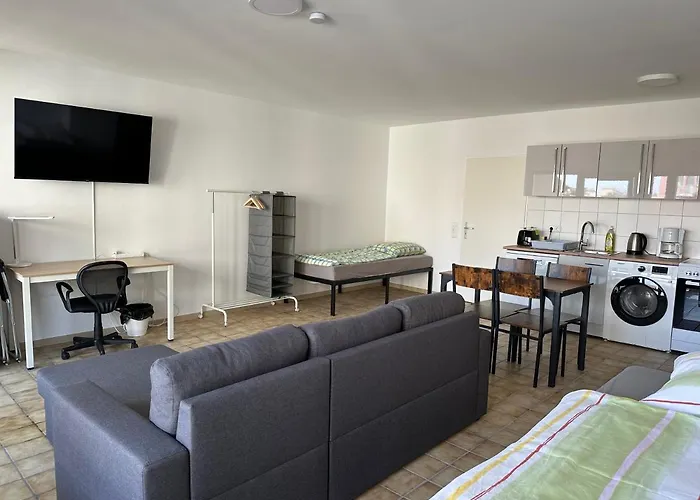 Nice, Big And With 2 Balconies * كارلسروه